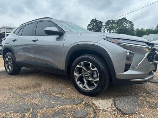 Sterling Gray Metallic 2025 Chevrolet Trax LT