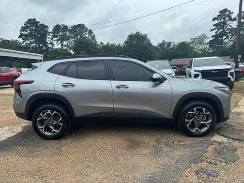 Sterling Gray Metallic 2025 Chevrolet Trax LT