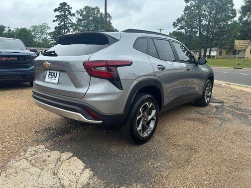 Sterling Gray Metallic 2025 Chevrolet Trax LT