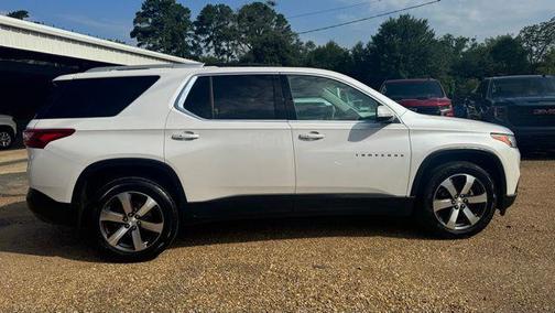 Iridescent Pearl Tricoat 2018 Chevrolet Traverse LT Leather