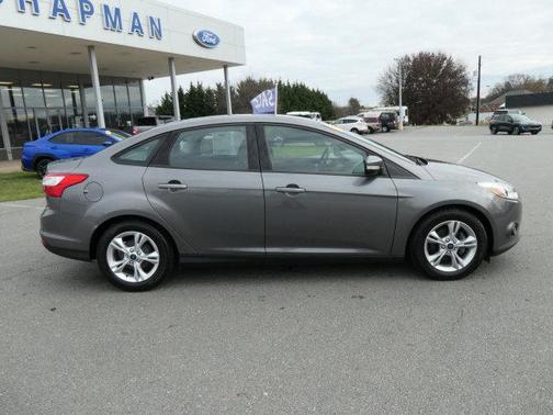 Photo 2 of 31 of 2014 Ford Focus SE