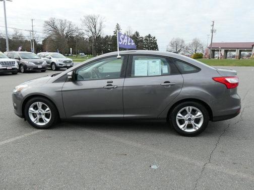 Photo 5 of 31 of 2014 Ford Focus SE