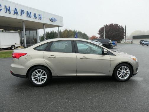 Photo 2 of 32 of 2015 Ford Focus SE