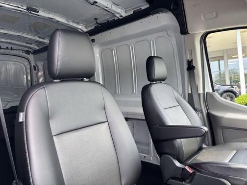 Oxford White 2026 Ford Transit-250 Base