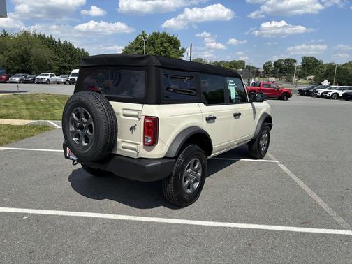 Desert Sand 2026 Ford Bronco Big Bend