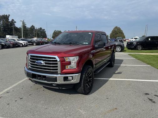 Red 2015 Ford F-150 XLT