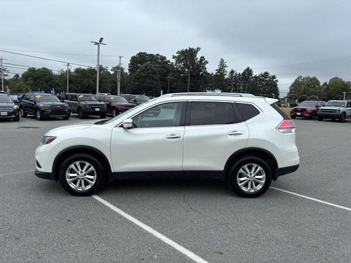Pearl White 2016 Nissan Rogue SV