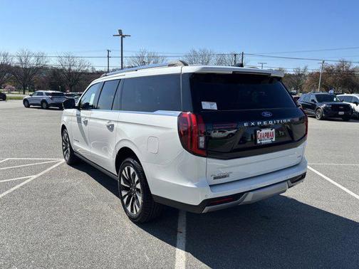 Star White Metallic Tri-Coat 2026 Ford Expedition Max Platinum