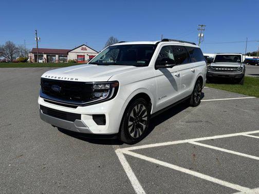 Star White Metallic Tri-Coat 2026 Ford Expedition Max Platinum