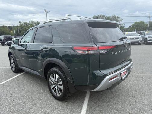 2022 Nissan Pathfinder SL 4WD