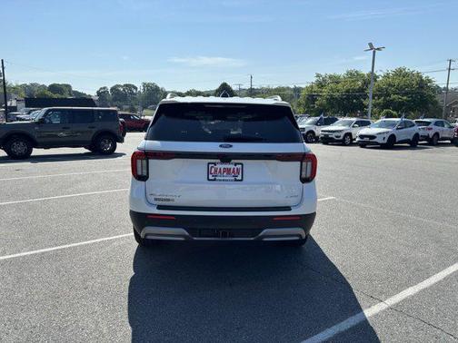 Star White Metallic Tri-Coat 2026 Ford Explorer Platinum
