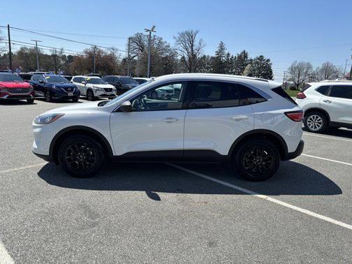 Oxford White 2022 Ford Escape SE