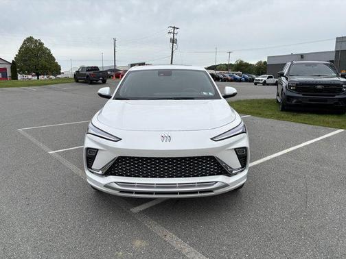 White Frost Tricoat 2026 Buick Envista Avenir FWD