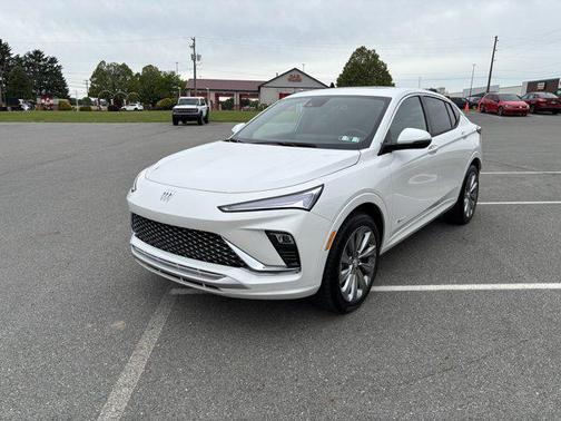 White Frost Tricoat 2026 Buick Envista Avenir FWD