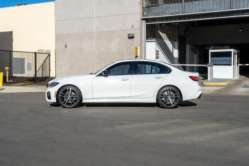 2022 BMW 330 i