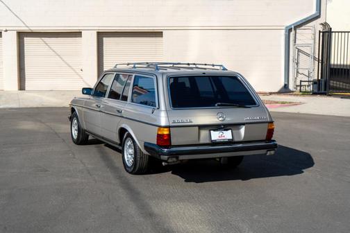 1985 Mercedes-Benz E-Class 300TD
