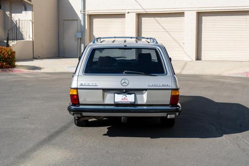 1985 Mercedes-Benz E-Class 300TD