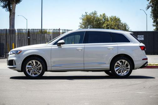 2022 Audi Q7 45 Premium