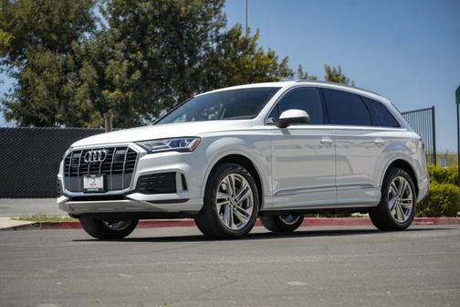 2022 Audi Q7 45 Premium