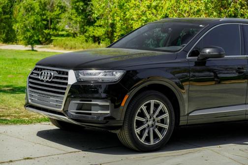 Photo 4 of 32 of 2019 Audi Q7 45 Premium Plus