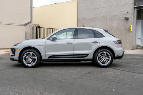 2025 Porsche Macan Base