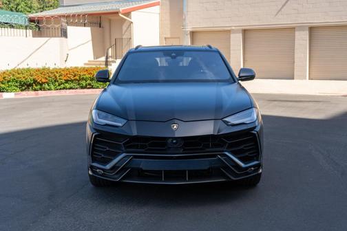 2021 Lamborghini Urus Graphite Capsule
