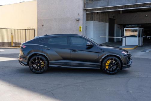 2021 Lamborghini Urus Graphite Capsule