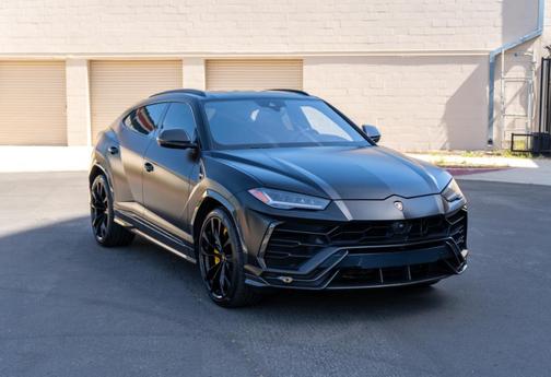 2021 Lamborghini Urus Graphite Capsule