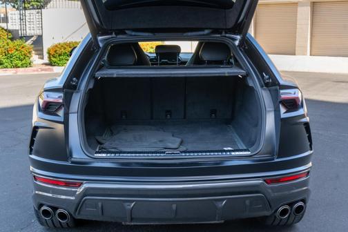 2021 Lamborghini Urus Graphite Capsule