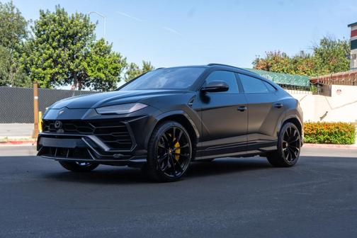 2021 Lamborghini Urus Graphite Capsule