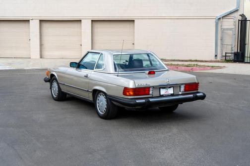 1986 Mercedes-Benz SL-Class 560SL