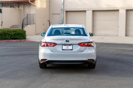 2022 Toyota Camry Hybrid LE