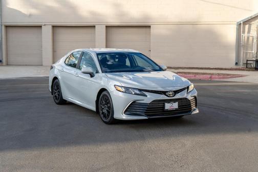 2022 Toyota Camry Hybrid LE