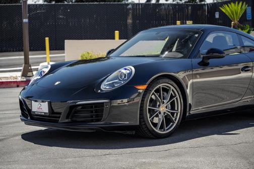 2017 Porsche 911 Carrera