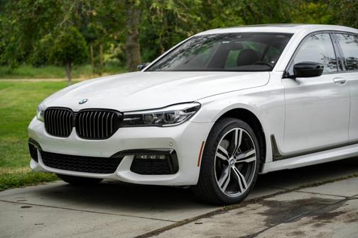 2019 BMW 740 i