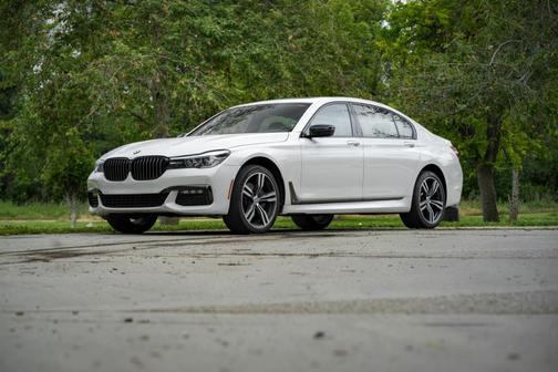 2019 BMW 740 i