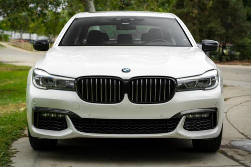 2019 BMW 740 i