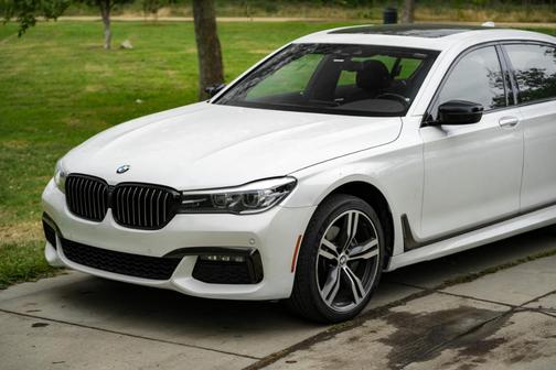 2019 BMW 740 i