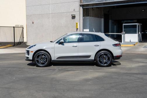 2021 Porsche Macan Base