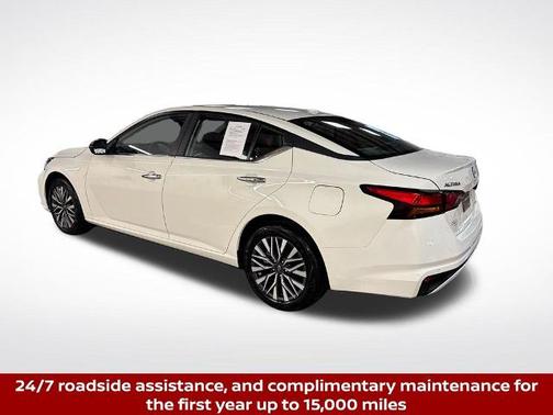 Glacier White 2025 Nissan Altima SV