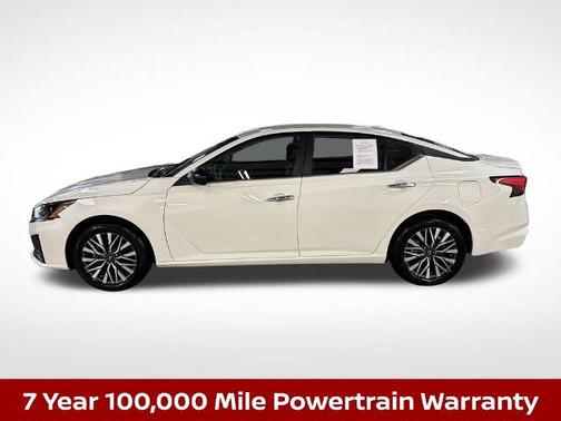 Glacier White 2025 Nissan Altima SV