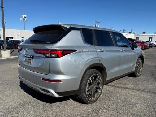 2022 Mitsubishi Outlander SE