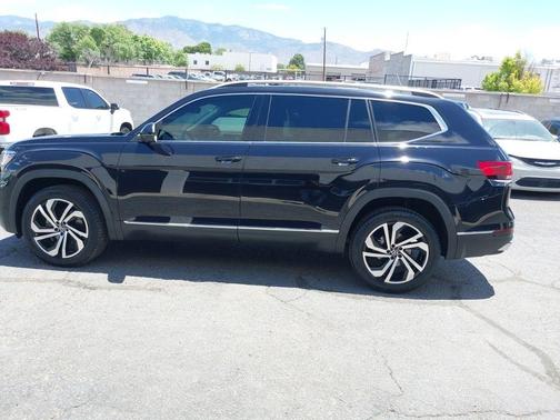 Deep Black Pearl Effect 2021 Volkswagen Atlas 2.0T SEL Premium