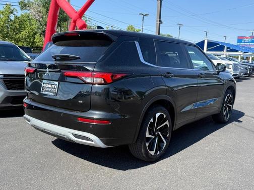 2024 Mitsubishi Outlander SE
