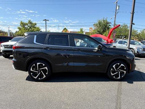 2024 Mitsubishi Outlander SE