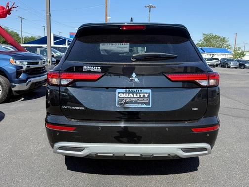 2024 Mitsubishi Outlander SE
