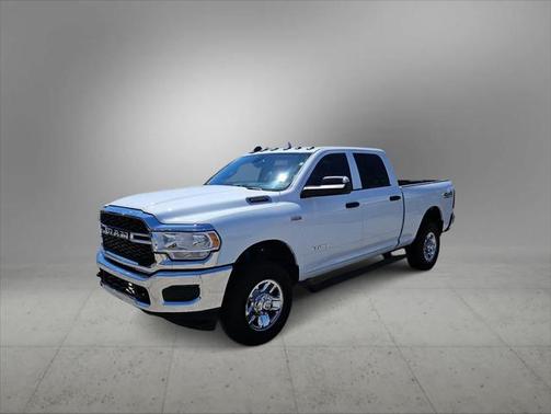 2022 RAM 2500 Tradesman 4x4 Crew Cab 64 Box