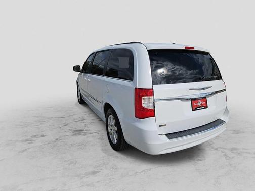 Bright White Clearcoat 2016 Chrysler Town & Country Touring
