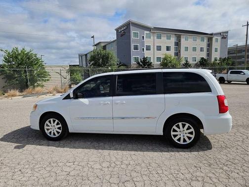 Bright White Clearcoat 2016 Chrysler Town & Country Touring