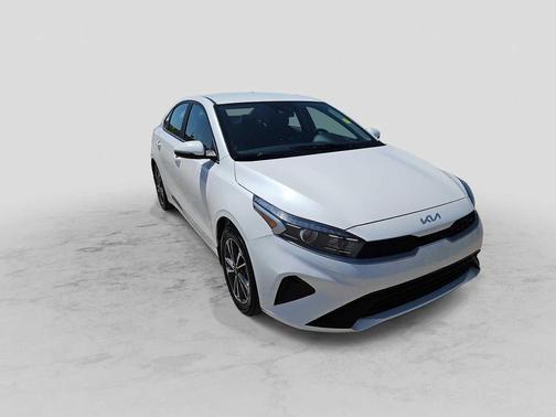 Snow White Pearl 2022 Kia Forte LXS